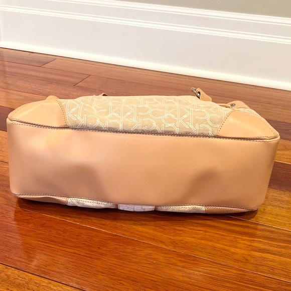 Calvin Klein • Purse (NEW!) - Picture 4 of 8